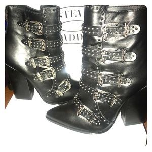 Steve Madden black boot